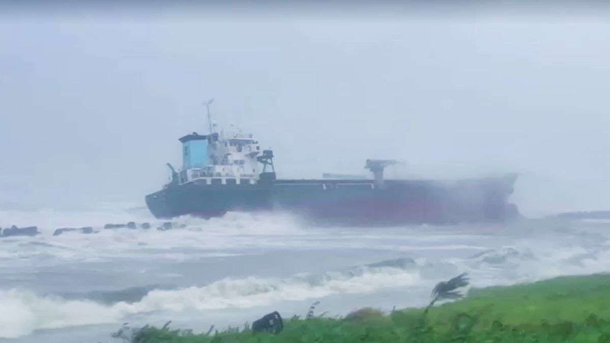 MARINE ACCIDENT : Cargo Ship With 9 Crew Members Sinks Off Taiwan Coast ...