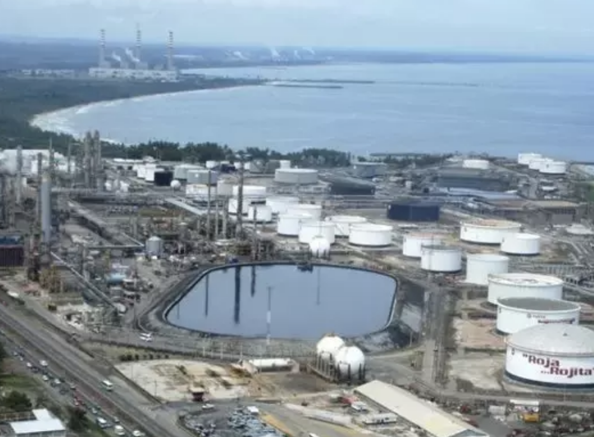 MARINE POLLUTION : Oil Spill From Venezuela’s El Palito Refinery ...