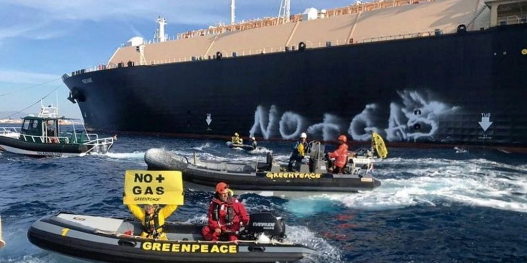 WORLD MARITIME : EURO – GREENPEACE Activists Block U.S. LNG Tanker In ...